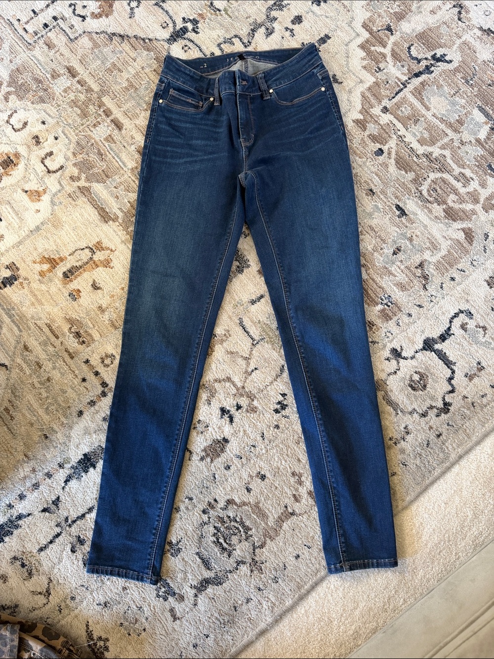 White House black market jegging jeans sz 2